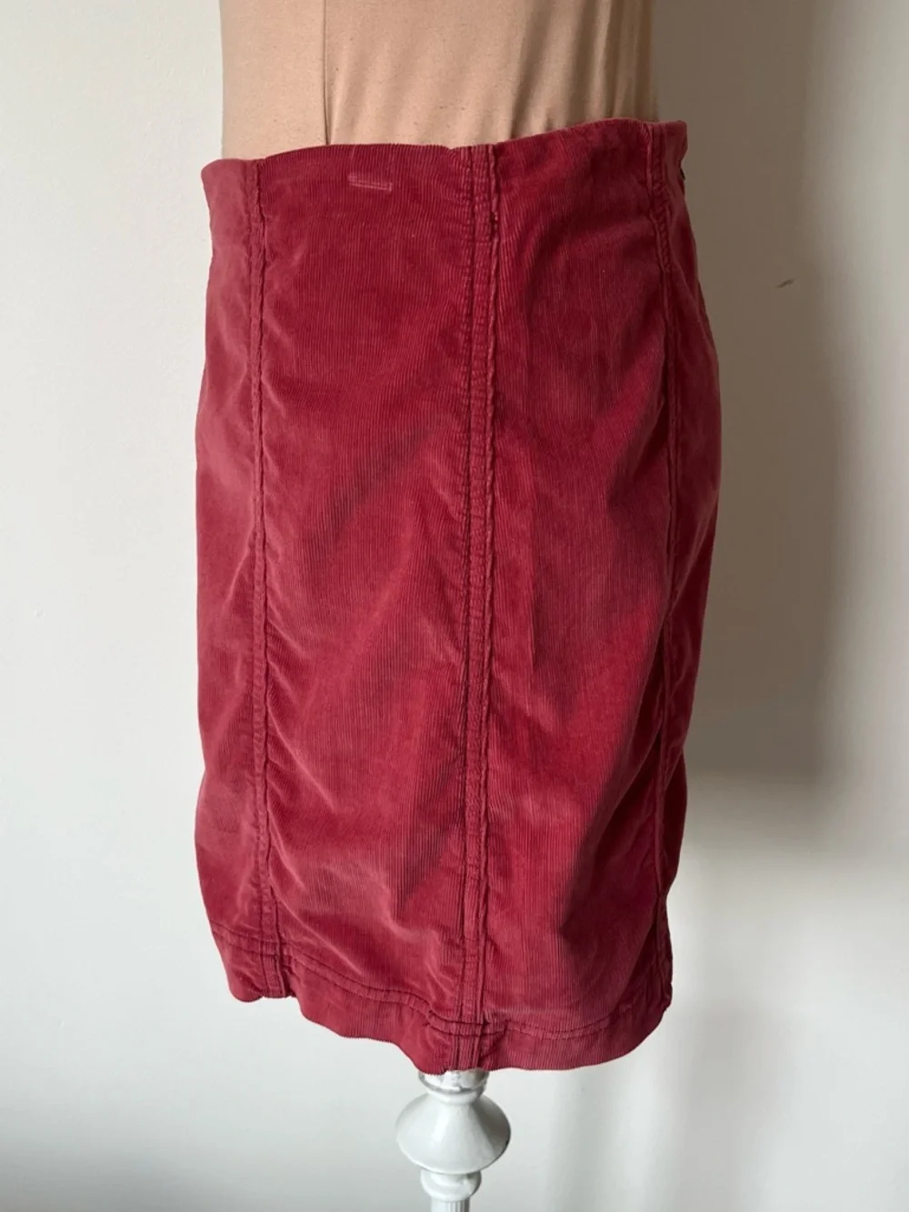 Free People Modern Femme Corduroy High Waisted Mulberry Red Mini Skirt EUC Sz 8